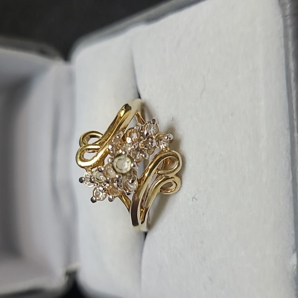 14 K.T.G.E espo 13 cubic zirconia ring